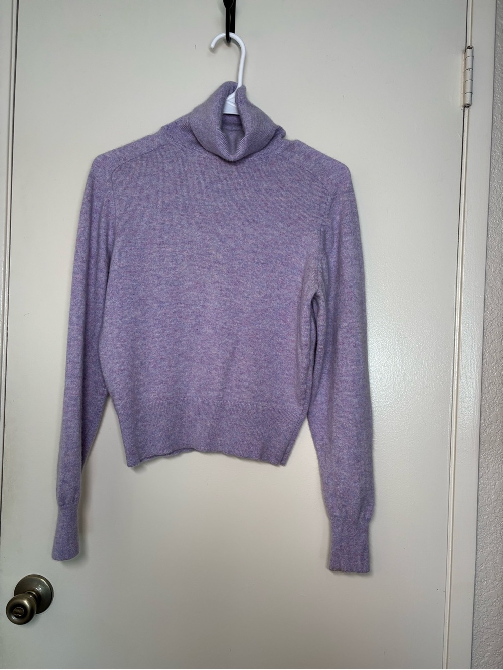Aritzia Exquisite LiteLuxe 100% Cashmere Turtleneck Sweater Lilac Purple Size S